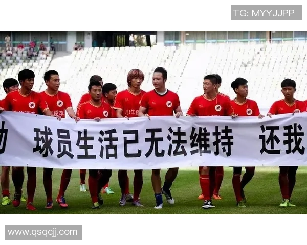 足球巨星帅气签字瞬间记录 球迷热议签名背后的意义与故事